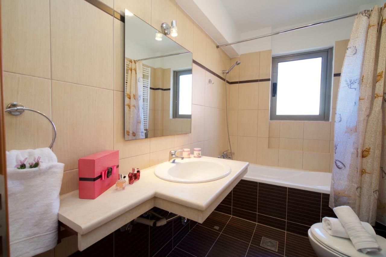 Gliving365 Capital Appartement Argostoli  Buitenkant foto